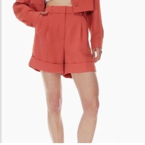Aritzia Wilfred Labyrinth Shorts 5" Warm Sienna Red Cuffed Pleated Crepe Size 14
